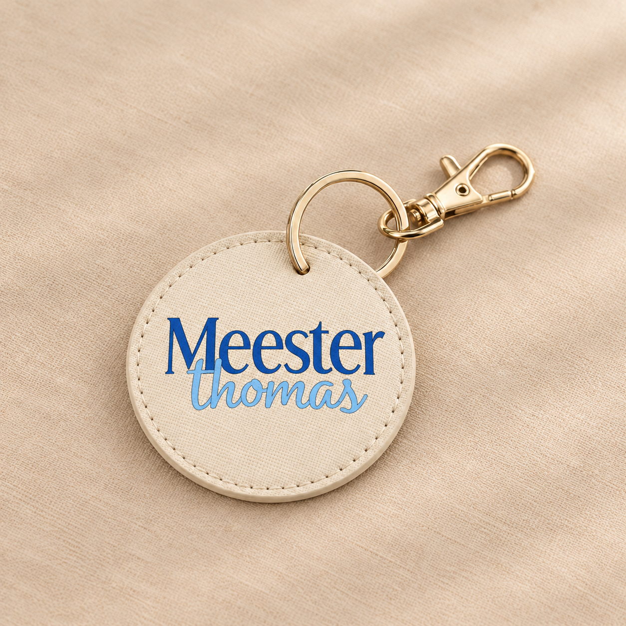Gepersonaliseerde stoffen sleutelhanger met gouden hardware