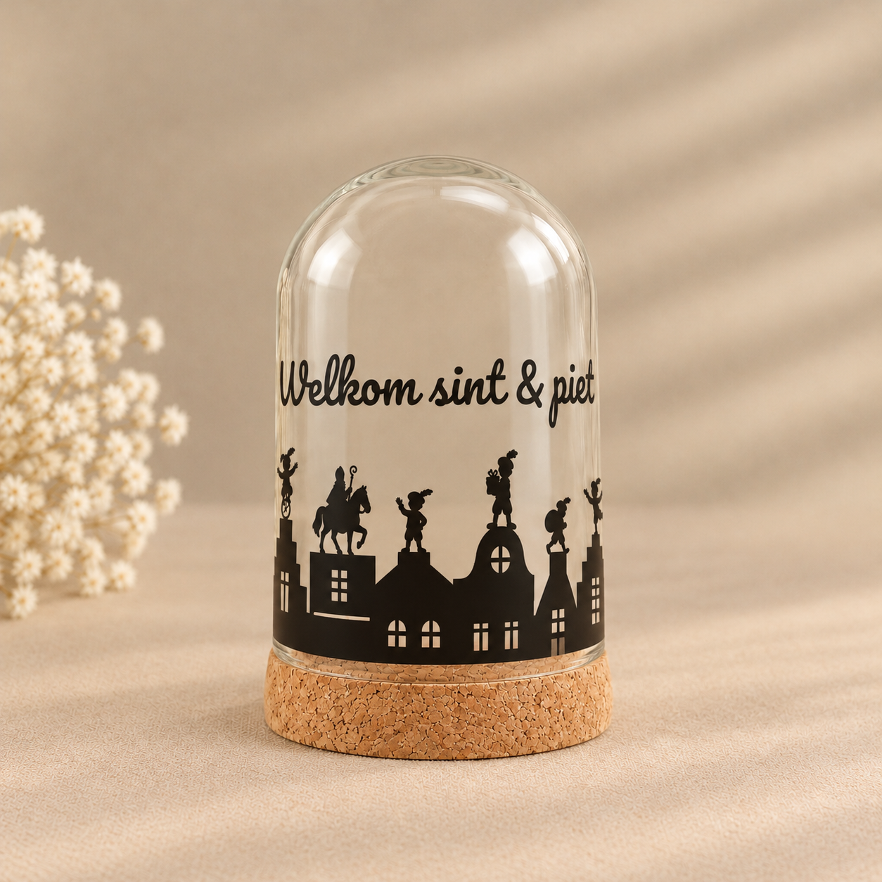 Glazen stolp met Sinterklaasdecoratie
