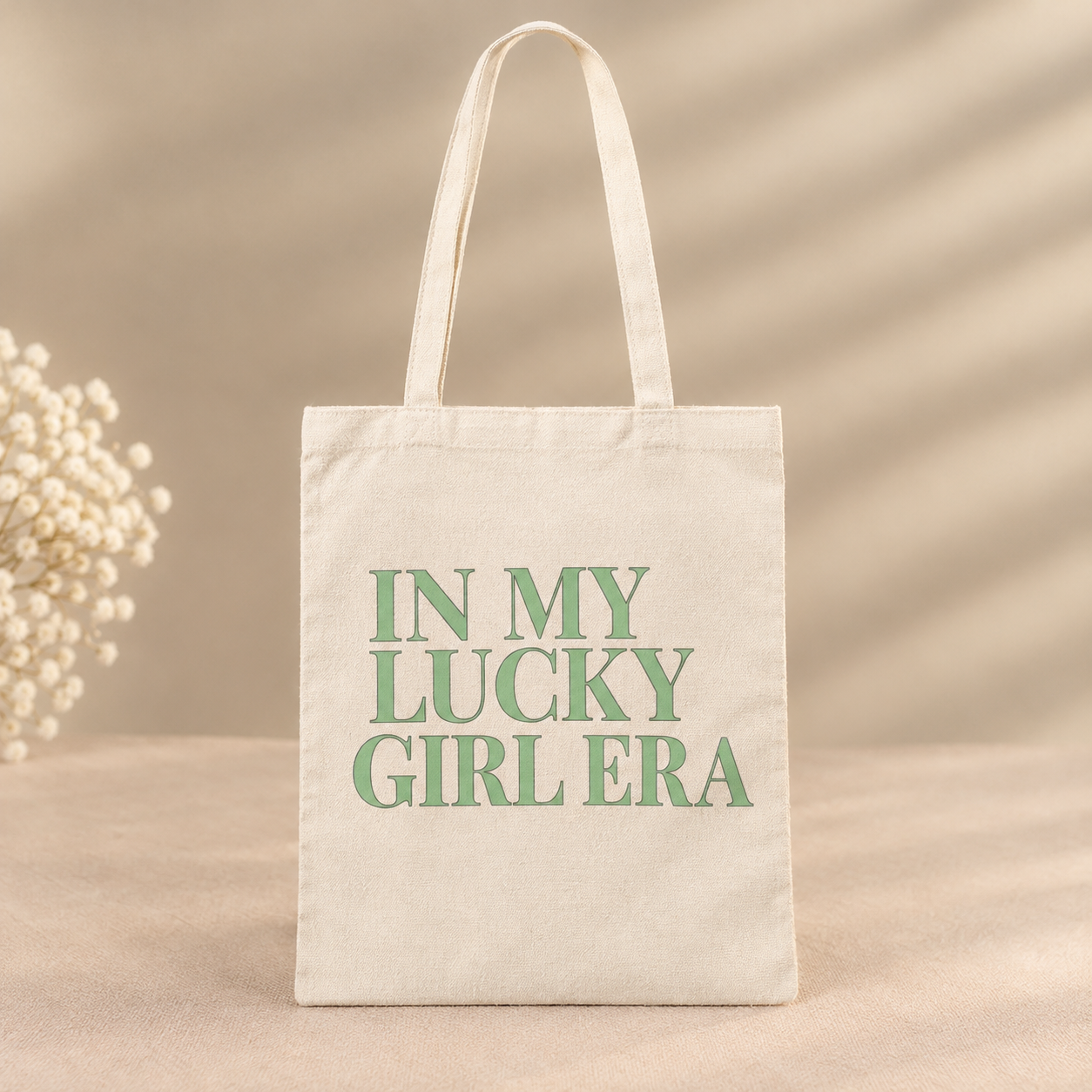 Minimalistische totebag met Lucky Girl-tekst