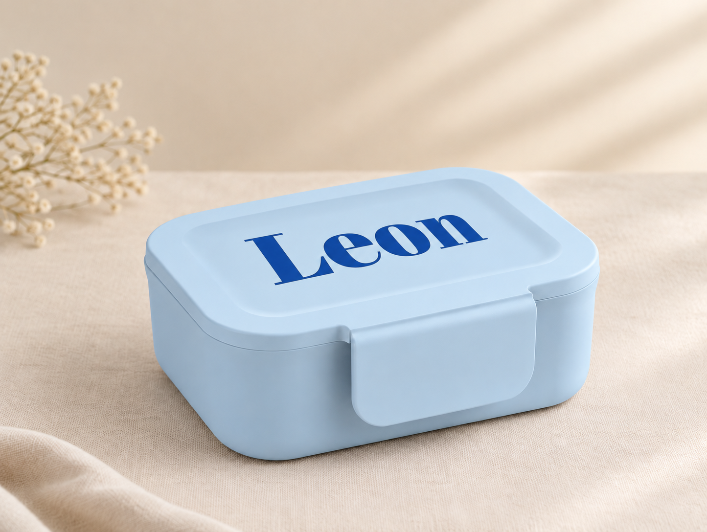 Pastelblauwe lunchbox met Leon-label